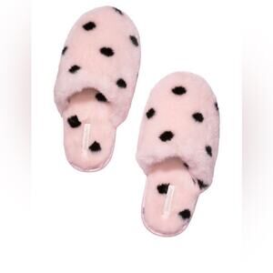 NWT - Victoria's Secret - Closed toe Faux Fur Slippers in Size S